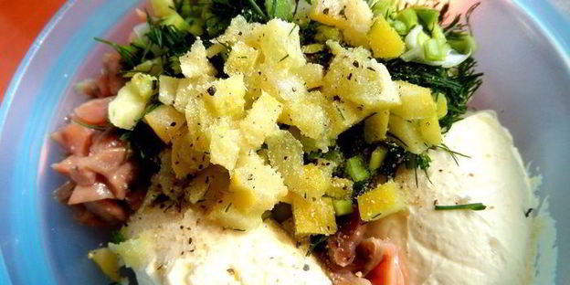 французские блинчики с красной рыбкой