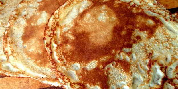 французские блинчики с красной рыбкой