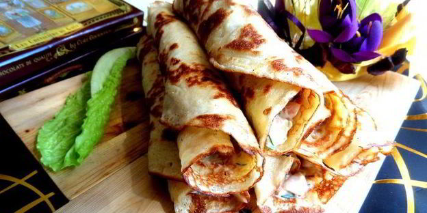 французские блинчики с красной рыбкой