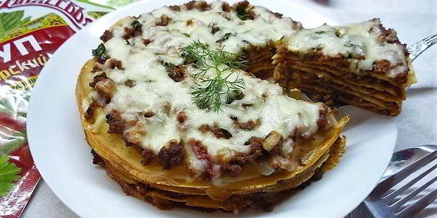 кукурузные блинчики с начинкой болоньез