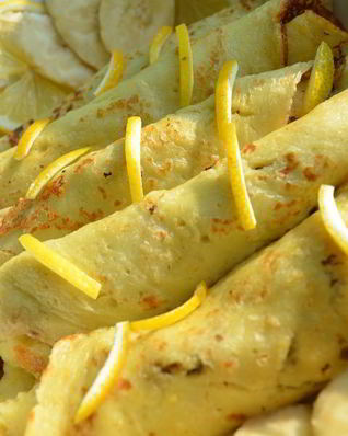 Манные блины с банановой начинкой