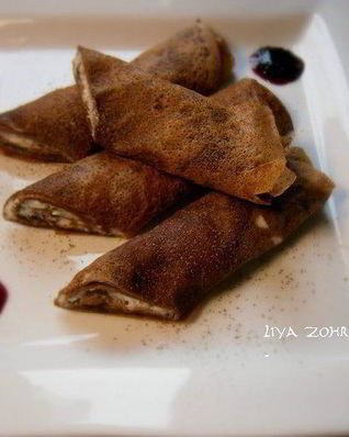 Шоколадные блинчики со сливками и тмином