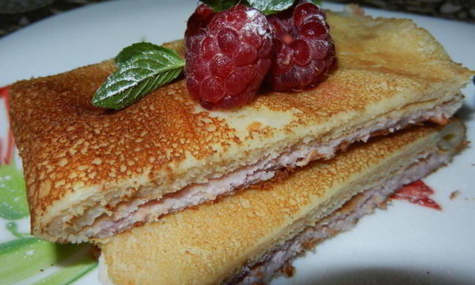 Рецепт сырных блинчиков с творожно-малиновой начинкой