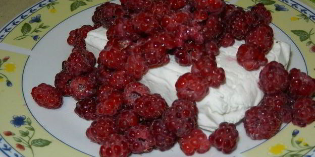 сырные блинчики с творожно-малиновой начинкой