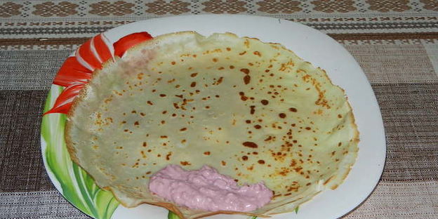 сырные блинчики с творожно-малиновой начинкой