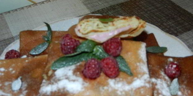 сырные блинчики с творожно-малиновой начинкой