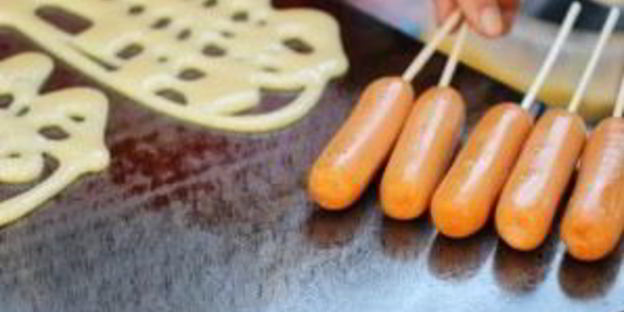 запеченные блины с сосисками