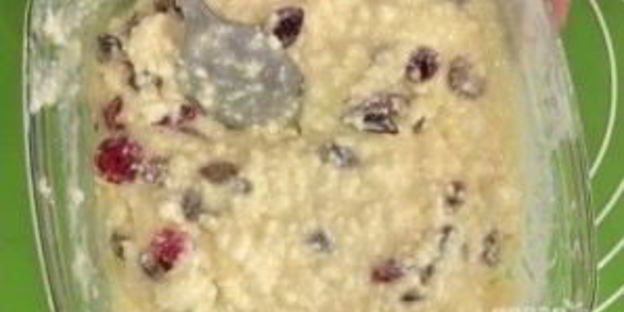 булочки из слоеного теста с творогом и изюмом