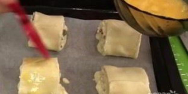 булочки из слоеного теста с творогом и изюмом