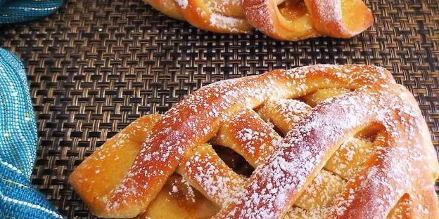 булочки с грушевой начинкой