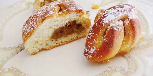 булочки с грушевой начинкой