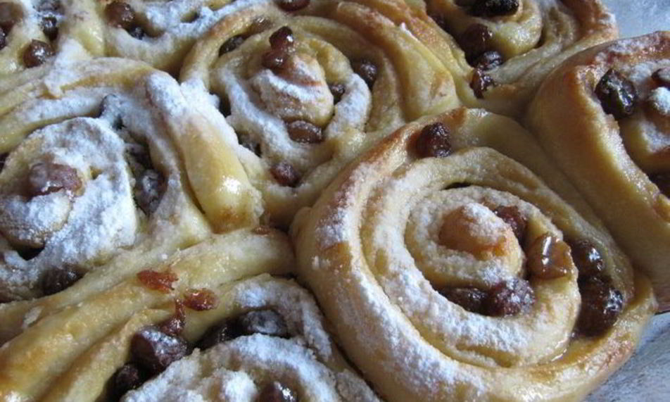 Рецепт булочек с изюмом