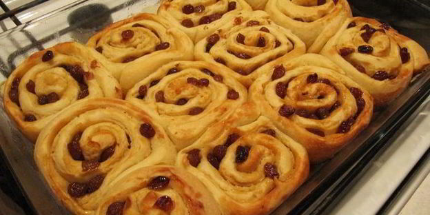 булочки с изюмом