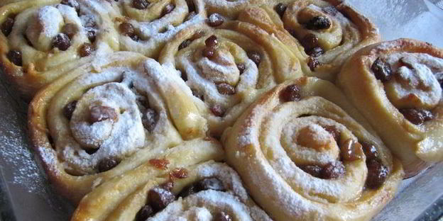 булочки с изюмом