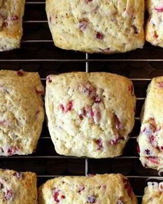 Булочки с клюквой и лимоном