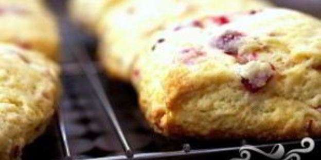 булочки с клюквой и лимоном