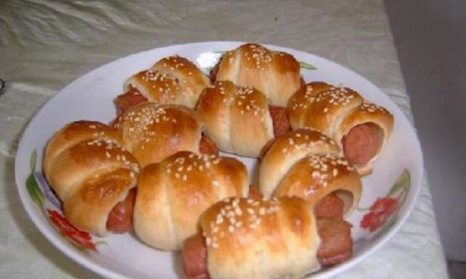 Рецепт булочек с колбасой