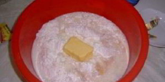 булочки с колбасой