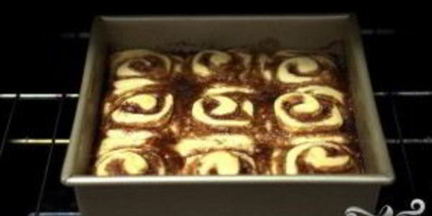 булочки с корицей и сливочной глазурью