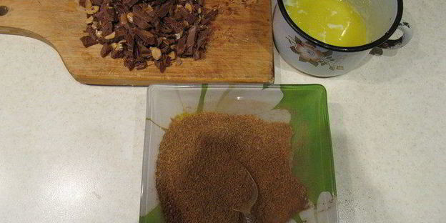 булочки с корицей, шоколадом и миндалем