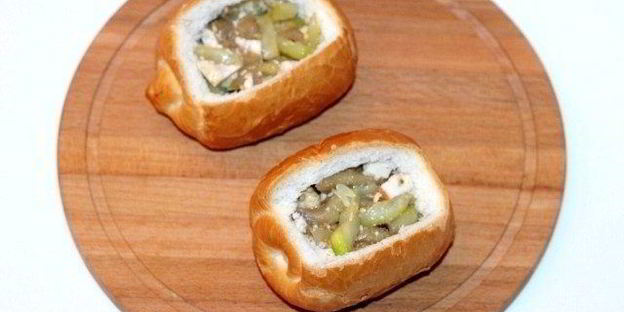 булочки с овощами и курицей