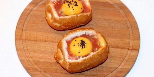 булочки с овощами и курицей