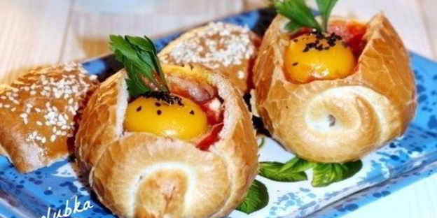 булочки с овощами и курицей