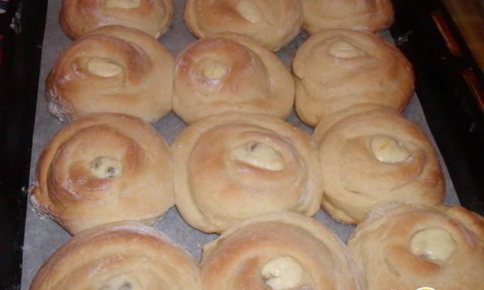 Рецепт булочек с творогом и изюмом