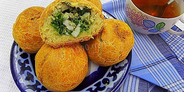 булочки с яйцами и зеленью на простокваше