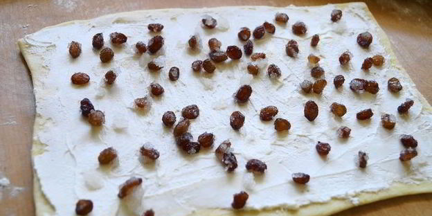 булочки-улитки с начинкой из творожного сыра