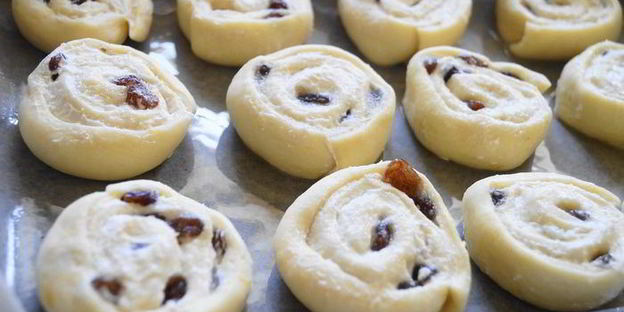 булочки-улитки с начинкой из творожного сыра