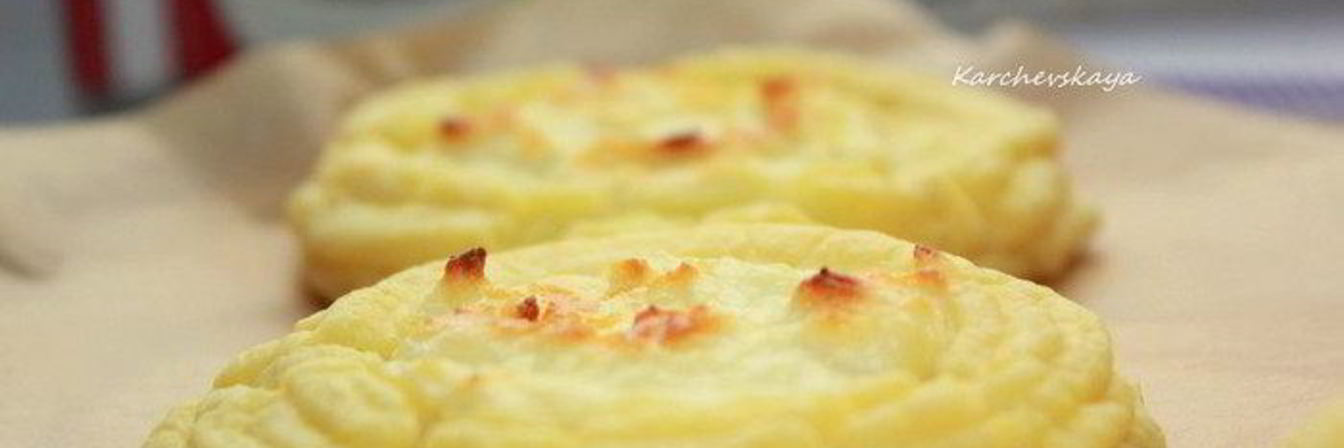 Картофельные ватрушки с творожно-сырной начинкой
