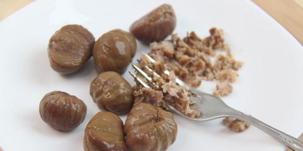 каштановые булочки с брусникой