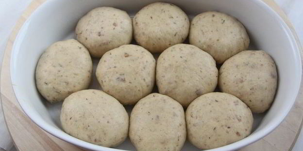 каштановые булочки с брусникой