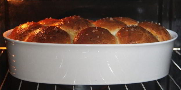 каштановые булочки с брусникой