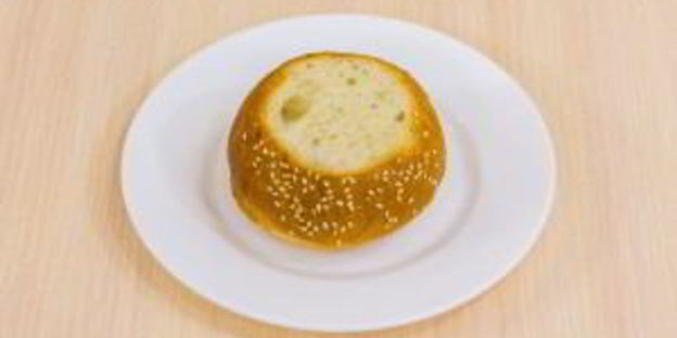 овощи с яйцом, запеченные в булочке