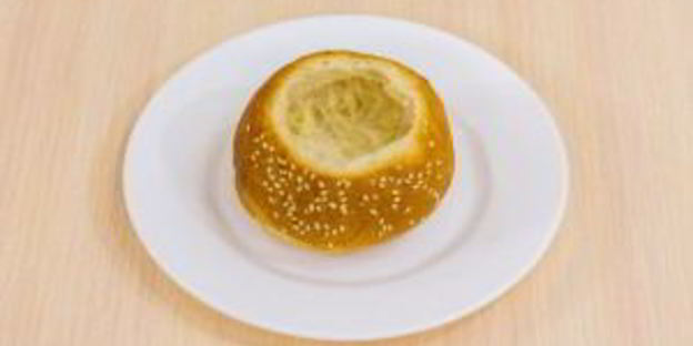 овощи с яйцом, запеченные в булочке