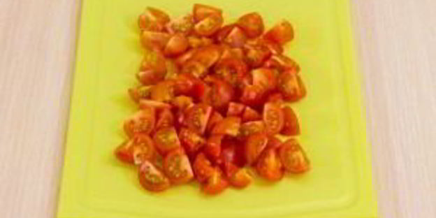 овощи с яйцом, запеченные в булочке