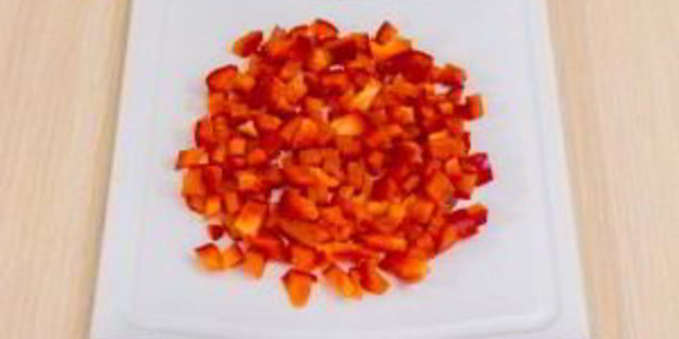 овощи с яйцом, запеченные в булочке