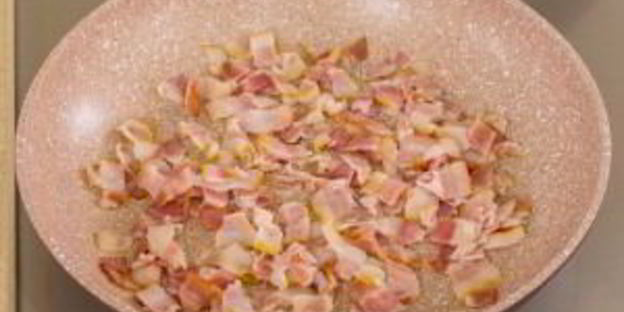 овощи с яйцом, запеченные в булочке