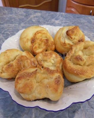 Сладкие булочки на молоке из сдобного теста