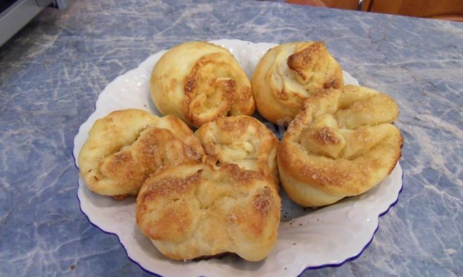 Рецепт сладких булочек на молоке из сдобного теста