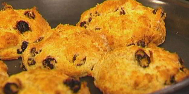 сливочные булочки с изюмом и корицей