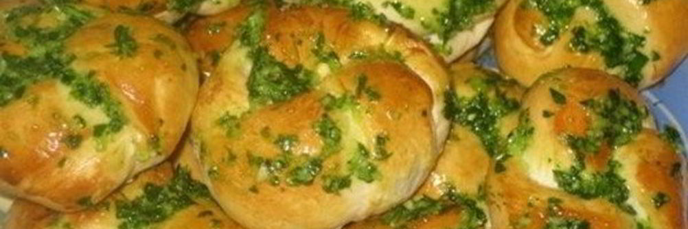 Сырные пампушки с чесноком