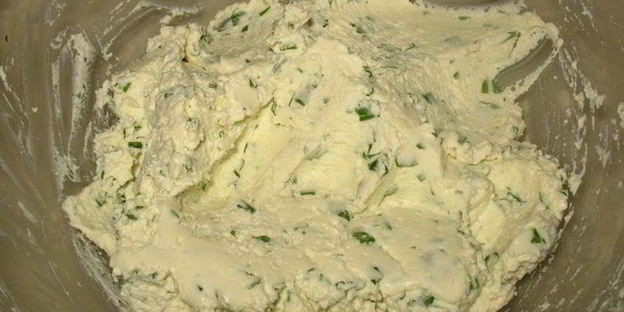 тыквенные булочки с творожным сыром и зеленью