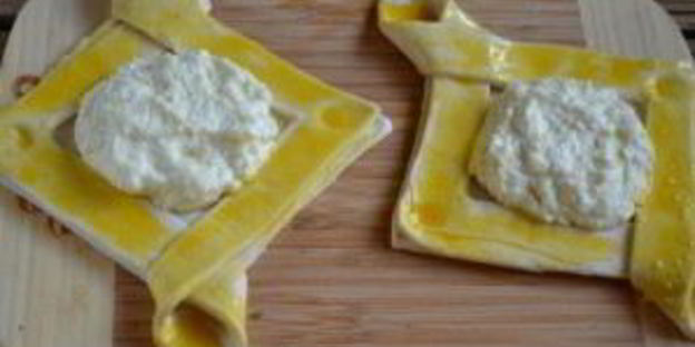 ватрушки из слоеного теста с творогом