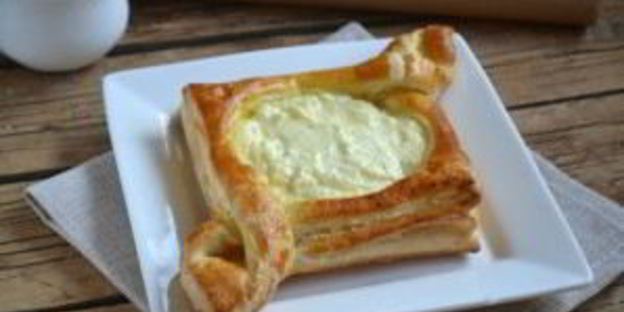 ватрушки из слоеного теста с творогом