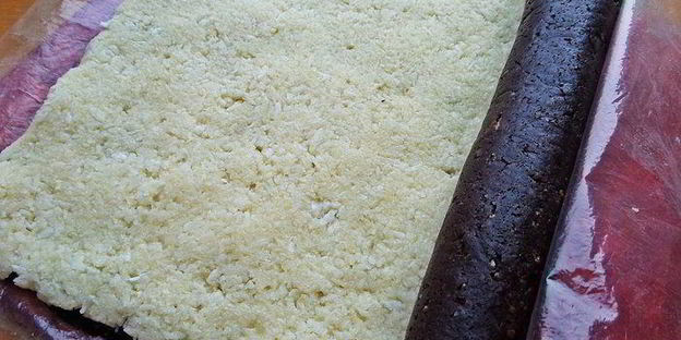 быстрый кокосово-шоколадный рулет