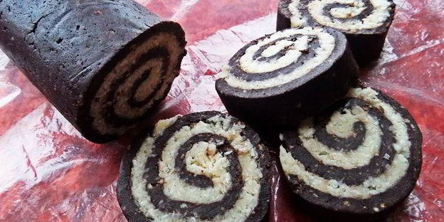 быстрый кокосово-шоколадный рулет