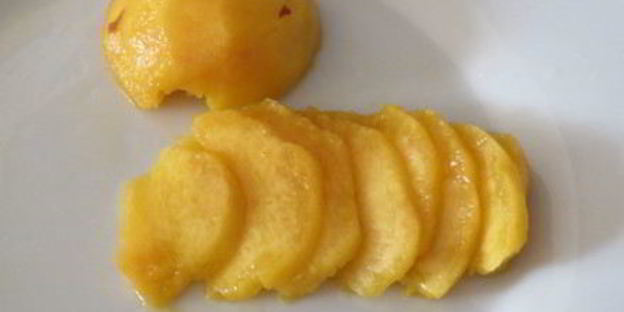 быстрые слойки с рикоттой и персиками